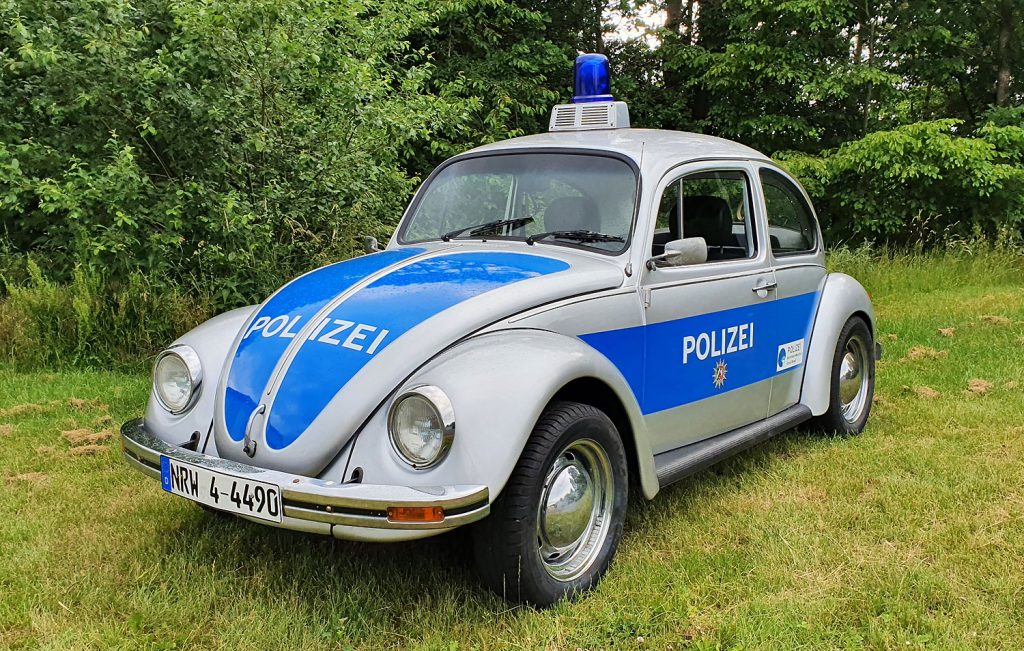 VW Käfer vom 1200 L, Baujahr 1982, ehem. Dienstfahrzeug für die Öffentlichkeitsarbeit der Polizei Nordrhein-Westfalen im Kreis Wesel 