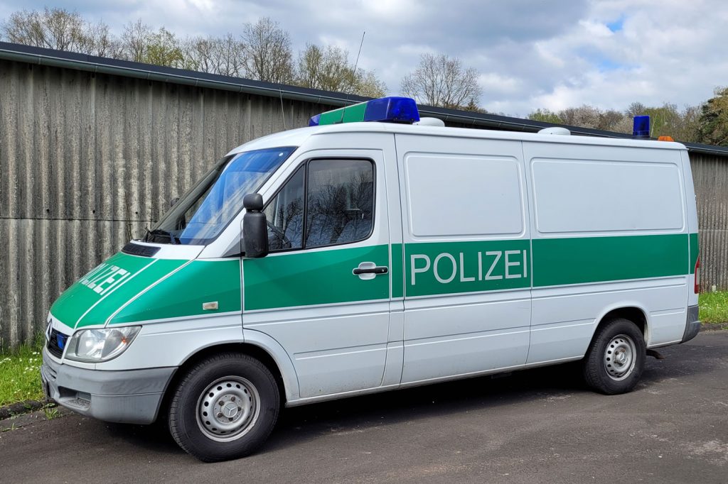 Der Neuzugang im Polizeioldtimer Museum Marburg, ein Mercedes-Benz Sprinter Polizei-Gefangenentransporter aus dem Jahr 2004