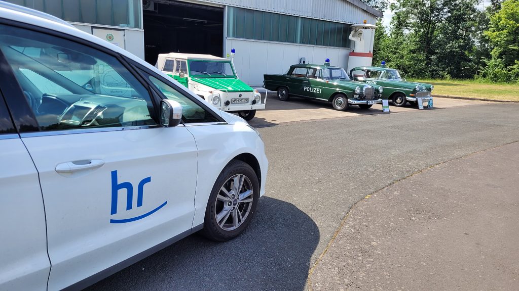 HR-Fernsehen zum Live-Dreh mit der Sendung "hallo hessen" im Polizeioldtimer Museum Marburg