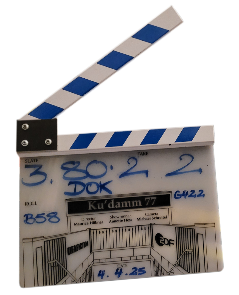 „Ku’damm 77“ - Klappe Film-Set