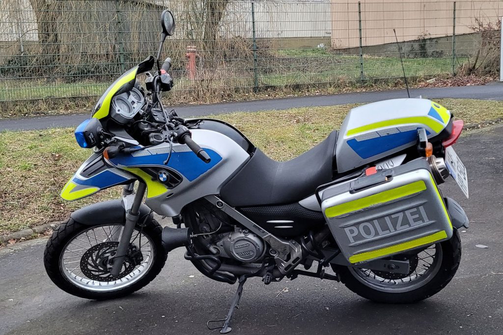 Neu im Polizeioldtimer Museum Marburg, ein geländegängiges Funkkraftrad, ehemals bei der Polizei Frankfurt am Main im Einsatz, eine BMW F 650 GS, Baujahr 2008