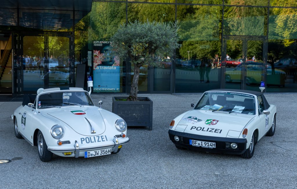 Zweimal selten, zweimal Polizei, zweimal Originale: der Porsche 356 gehörte damals zum Fuhrpark der Autobahnpolizei Düsseldorf, der 914 war im sauerländischen Arnsberg im Dienst. Beide starten bei der fünften Ausgabe der AvD Röhrl-Kassik 2026, einmal sogar mit der passenden Startnummer 110