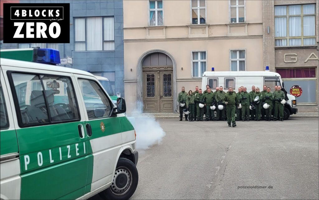 Mit dabei beim Dreh zu "4 Blocks Zero" auch einige Kolleginnen und Kollegen der Berliner Polizei mit weiteren historischen Polizeifahrzeugen
