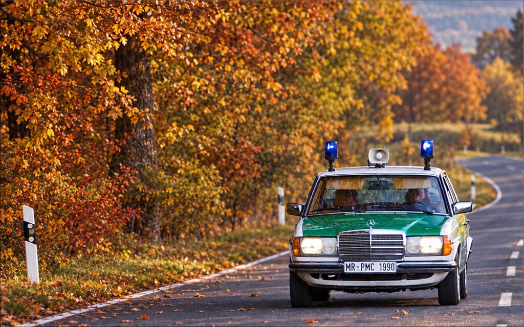 Der Mercedes-Benz 280E Streifenwagen aus dem Polizeioldtimer Museum Marburg